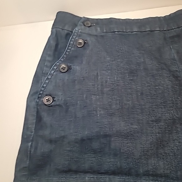 Banana Republic Women's Dark Rinse Button Sides Flat Front Denim Shorts Sz 29/8 - Picture 2 of 10